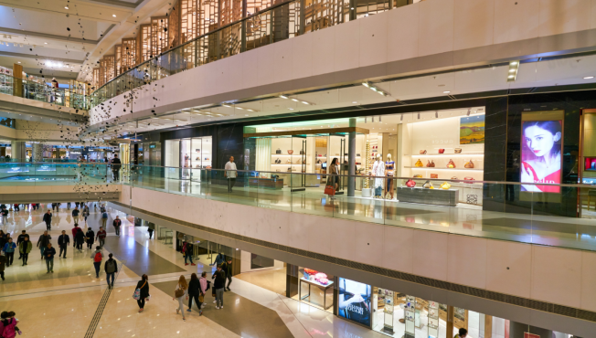 Retail parks are strengthening their position, while shopping centres redefine their operating model