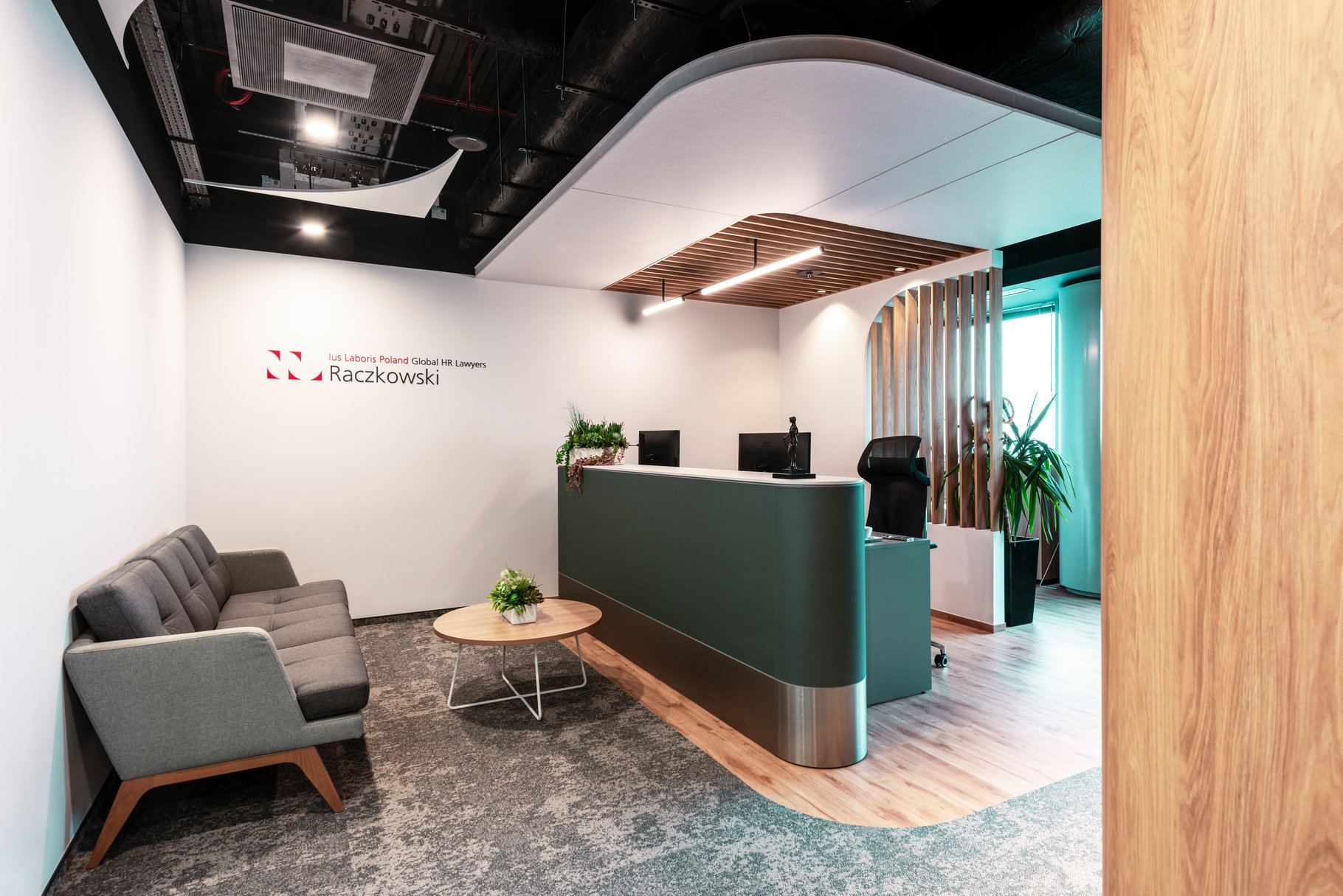 Biuro dopasowane do pracy hybrydowej